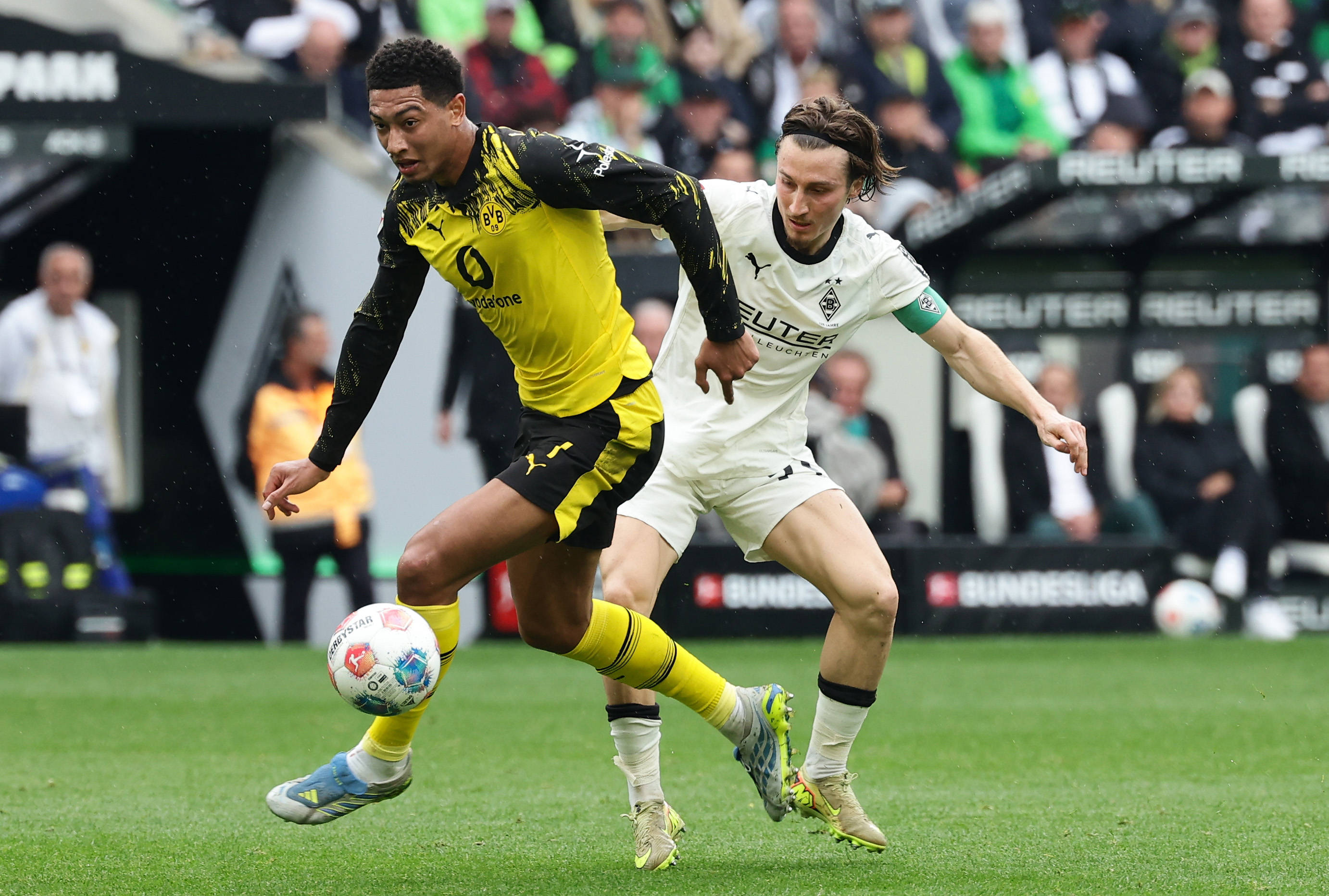（体育）足球——德甲：门兴格拉德巴赫胜多特蒙德